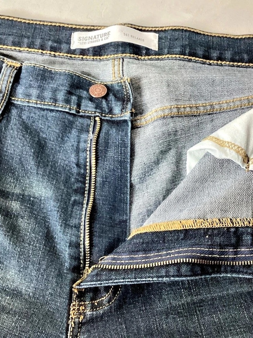 NWOT Levi's men’s Signature S61 Relaxed Blue Jeans - Picture 4 of 7